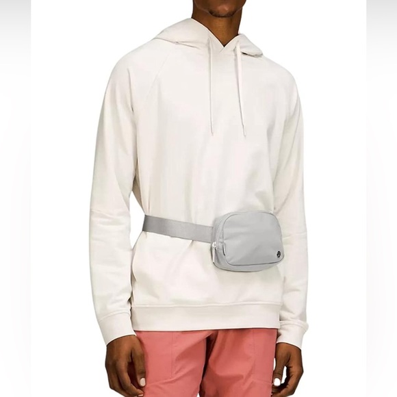 Lululemon Silver Drop Everywhere belt bag NWT - Picture 4 of 6